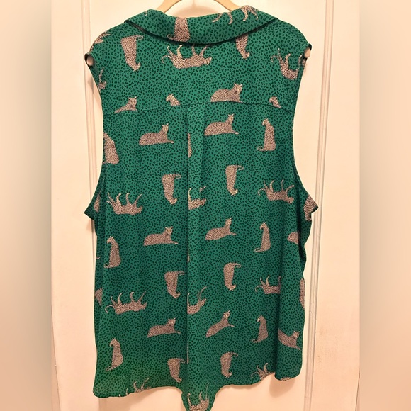 torrid Green leopard-Print Sleeveless Button-Up Blouse - Picture 2 of 4